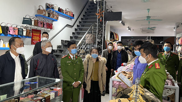 Bắt giữ Phạm Thị Liêu (1999) về hành vi dụ dỗ, cưỡng ép nhiều bé gái bán dâm dưới ‘vỏ bọc’ shop quần áo