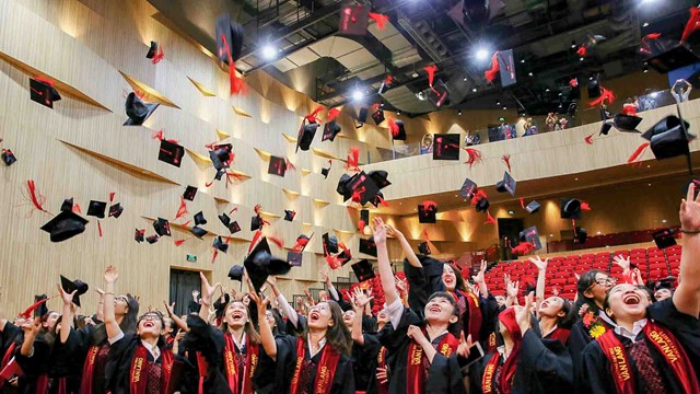 Hơn nửa tấm bằng của Gen Z mất giá vì AI, học ĐH là ‘lãng phí tiền bạc’?