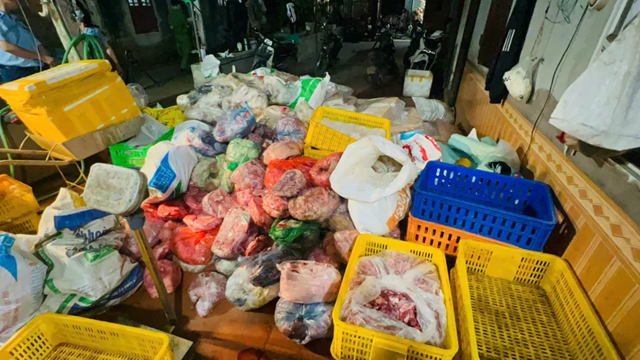 Công an phát hiện hàng chục tấn nội tạng bốc mùi chuẩn bị ‘lên bàn ăn’ ở Hà Nội
