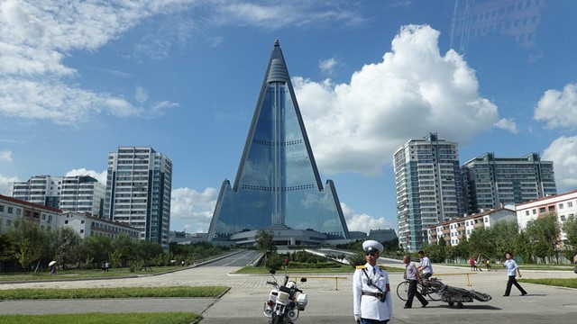 Tòa nhà chọc trời cao nhất thế giới bị ‘đắp chiếu’ gần 40 năm, không có người ở