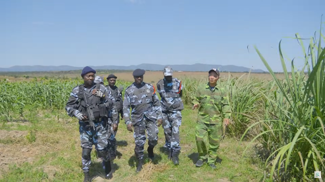 Lý do cảnh sát xuất hiện tại trang trại của Quang Linh Vlogs ở châu Phi