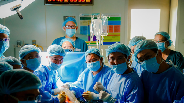 Tiếp nhận từ Singapore, Việt Nam vừa lập kỳ tích trong một ca can thiệp dị tật tim bào thai phức tạp nhất từ trước đến nay