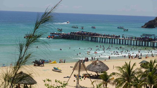 Tỉnh có đường bờ biển đẹp nhất Việt Nam cấm một loại phương tiện 