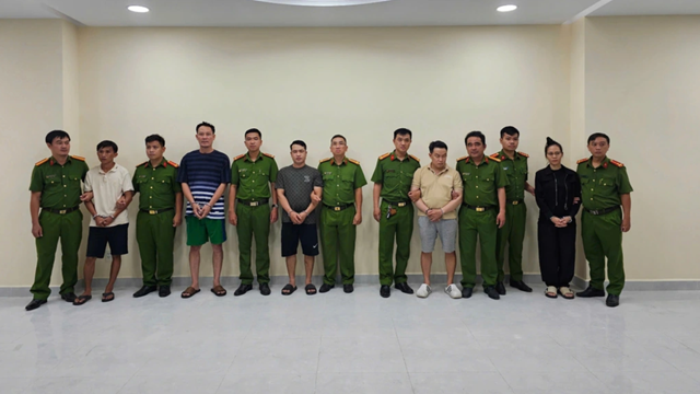 Khám xét khẩn cấp, bắt ‘trùm’ nhớt giả Nguyễn Văn Khánh