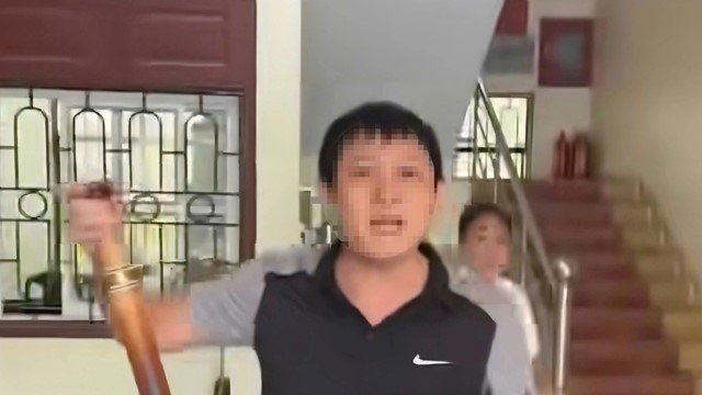 Đình chỉ công tác một cán bộ thuế