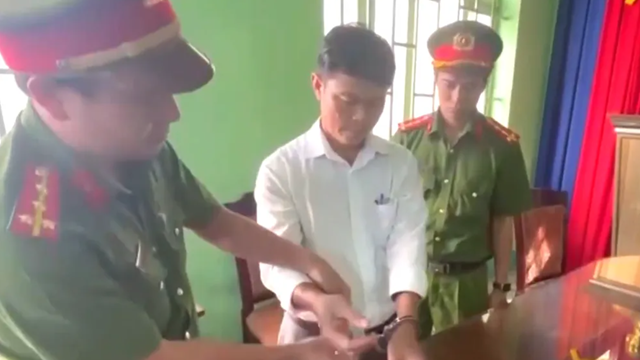 Khởi tố, bắt tạm giam một nguyên Chánh Văn phòng HĐND huyện