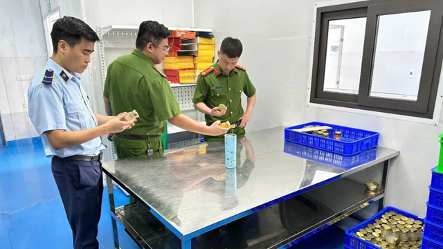 Tạm giữ hơn 23.000 hũ yến chưng của một thương hiệu nổi tiếng là hàng giả