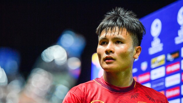 Cầu thủ nổi tiếng nhất nhì Việt Nam 3 lần được trao Huân chương Lao động, tuổi 28 giàu có và viên mãn