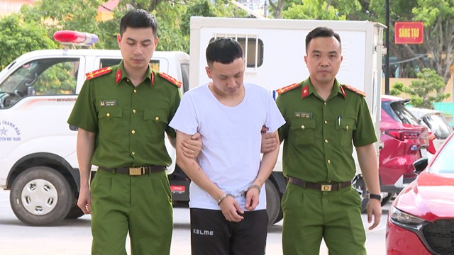 Khám xét nơi ở, tạm giữ hình sự con nuôi Tuấn ‘Thần Đèn’