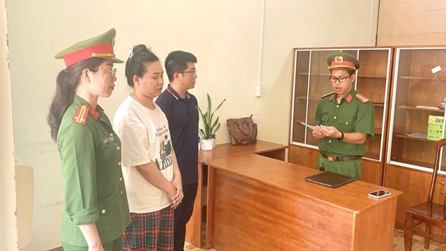 Bắt nhân viên giao hàng Nguyễn Thị Hồng Ngọc