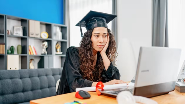 Ngành học có tỷ lệ thất nghiệp cao, cử nhân chật vật kiếm việc làm sau tốt nghiệp