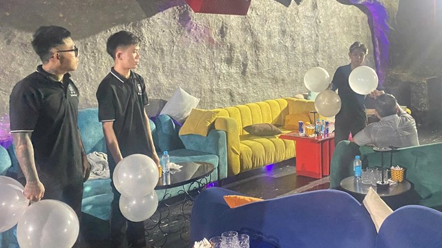 Bắt chủ quán bar sinh năm 2000