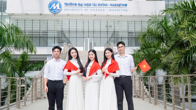 Dịp Quốc khánh 2/9, loạt trường đại học gửi quà 100.000 đồng tới sinh viên