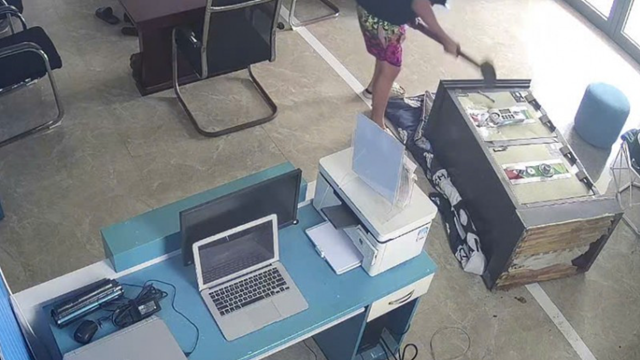 Nam sinh 18 tuổi đem bán gần 3 cây vàng, chủ tiệm tinh ý phát hiện điều bất thường, lập tức báo công an