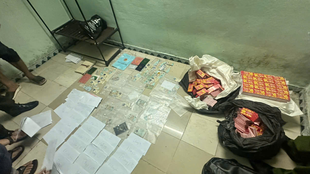 Khám xét khẩn cấp chỗ ở của Chu Tâm Dương sinh năm 2003