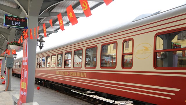 Chỉ ít ngày nữa, thành phố nhỏ nhất Việt Nam sẽ vận hành tàu hỏa chở 300 công chức, viên chức đi làm