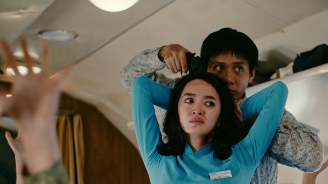 Nhà sản xuất ‘Tử chiến trên không’ ra thông báo khẩn 