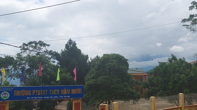 Cổng trường đổ sập khiến 2 cháu nhỏ tử vong tại chỗ