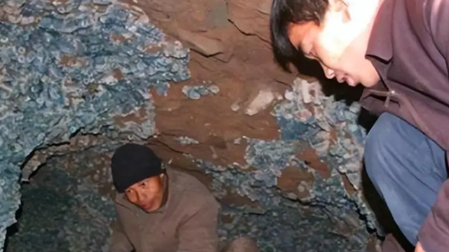 Bất ngờ phát hiện ‘ngân hàng dưới lòng đất’ chứa gần 500kg tiền cổ, ước tính trị giá gần 370 tỷ đồng