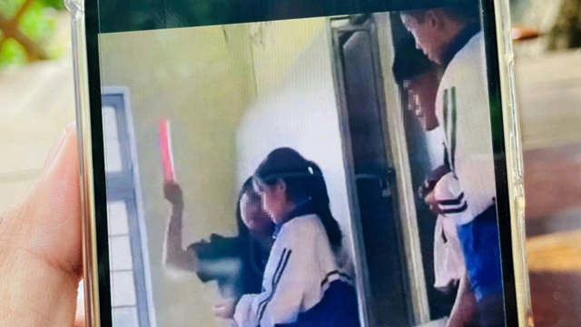 Cho thôi việc nữ giáo viên sinh năm 2003