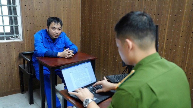 Bắt khẩn cấp cựu nhân viên y tế sinh năm 1995