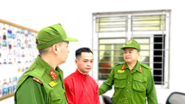 Bắt khẩn Nguyễn Hữu Bằng ngay tại sân bay