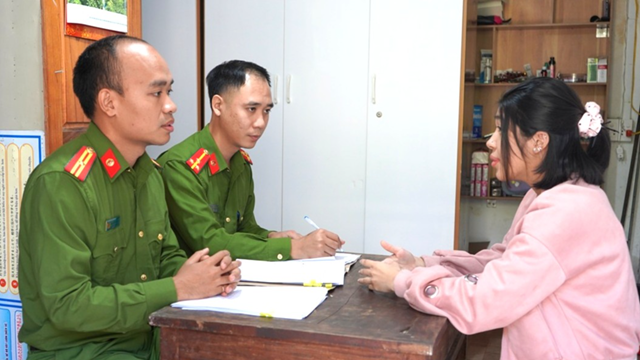 Khám xét khẩn cấp chỗ ở của vợ chồng Nguyễn Ngọc Bích Thủy, tịch thu 29 sim điện thoại, 20 thẻ ngân hàng