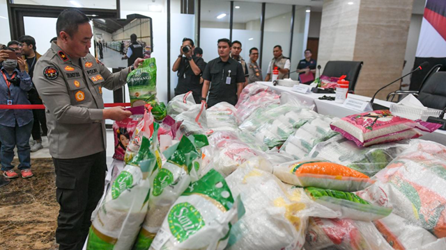 Đột kích xưởng sản xuất, tịch thu 12,5 tấn gạo và 1 xe vận chuyển, bắt khẩn cấp chủ doanh nghiệp M.L.H