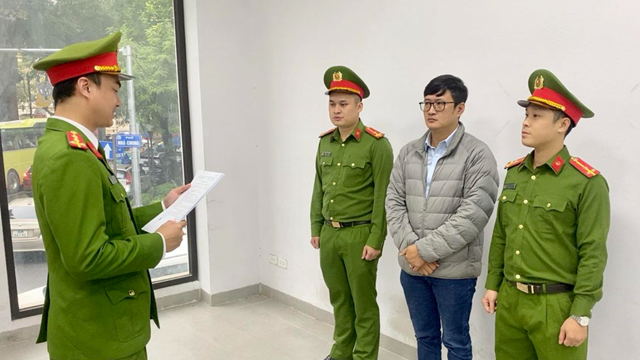 Khởi tố Trưởng Ban quản lý chung cư sinh năm 1994