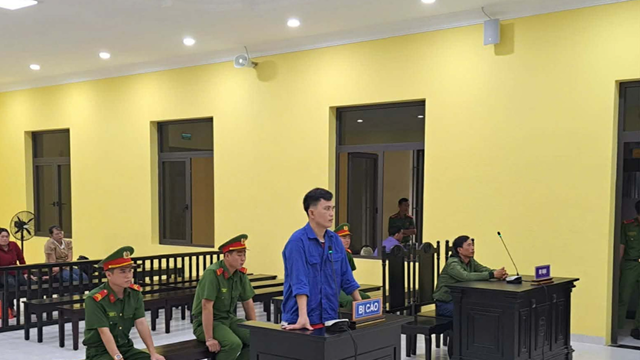 Đánh mẹ, tấn công người thi hành công vụ, Bùi Minh Lợi lĩnh án tù