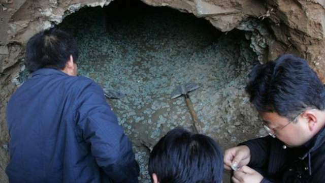 Phong tỏa khẩn cấp, thu giữ ‘kho báu’ nặng 4 tấn chứa 200.000 vật thể quý