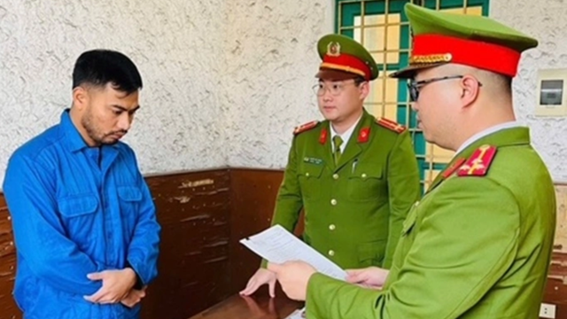 Bắt cựu Giám đốc ngân hàng 41 tuổi vì lừa nhiều khách hàng