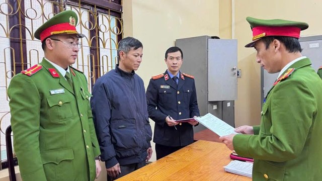 Khởi tố một nguyên Chủ tịch UBND xã