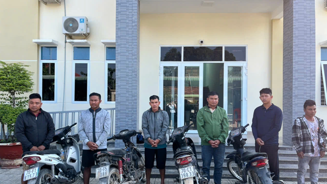 Khám xét, bắt Lê Văn Phương SN 1993, tịch thu 1 ô tô, 3 xe mô tô, 7 điện thoại di động cùng nhiều giấy tờ, tài liệu liên quan