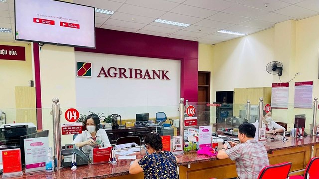 Chị D. đến ngân hàng rút sạch tiền tiết kiệm, nhân viên Agribank lập tức ngăn lại rồi trình báo công an