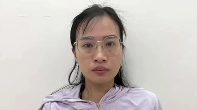 Bắt quản lý nhà hàng SN 1997, nhặt thẻ tín dụng của khách để mua iPhone