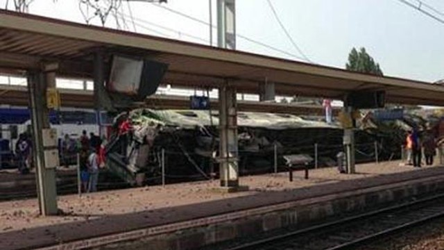 Tàu chở gần 400 khách trật bánh, đâm vào nhà ga với tốc độ 137km/h: Huy động khẩn cấp hơn 300 người, 8 trực thăng cứu hộ tại hiện trường