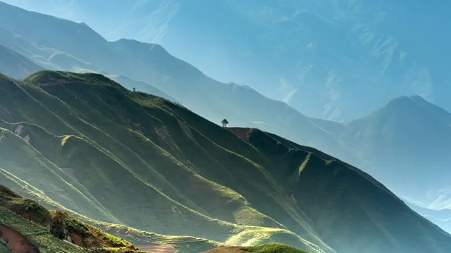 Ngọn núi của Việt Nam bất ngờ xuất hiện băng tuyết: Nằm ở độ cao 2.900m, được ví như 'nóc nhà' của Tây Bắc