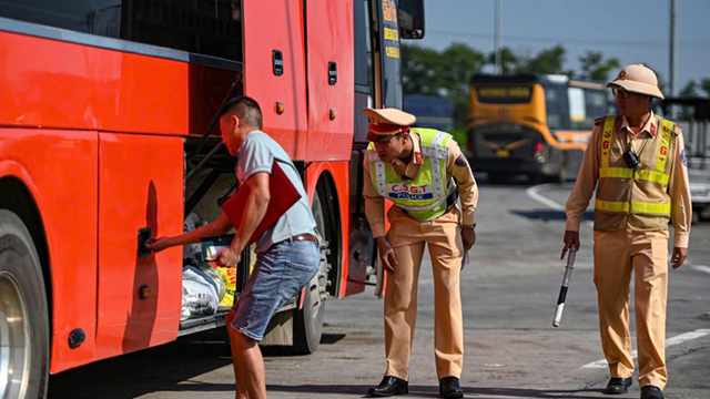 Hà Nội công bố đường dây nóng tiếp nhận phản ánh vi phạm trong hoạt động vận tải hành khách dịp Tết Nguyên đán