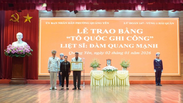 Trao bằng ‘Tổ quốc ghi công’ cho liệt sĩ sinh năm 2005 hy sinh tại đặc khu Trường Sa