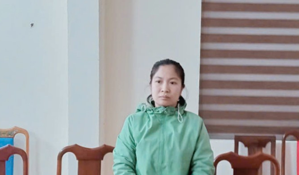 Bắt tạm giam người phụ nữ giấu 160 chỉ vàng trong túi áo, tất chân sau khi nhập cảnh Việt Nam