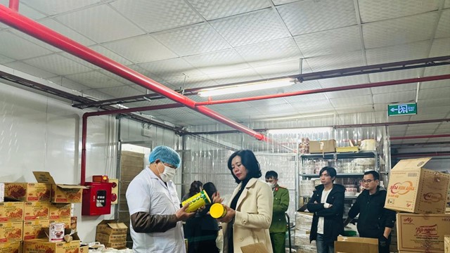 Yêu cầu Công ty cổ phần Việt Chef tạm dừng hoạt động