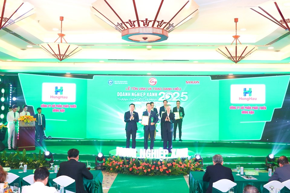 Nhiều doanh nghiệp thuộc hệ sinh thái HungHau Holdings được trao danh hiệu Doanh nghiệp Xanh TP.HCM - ảnh 1